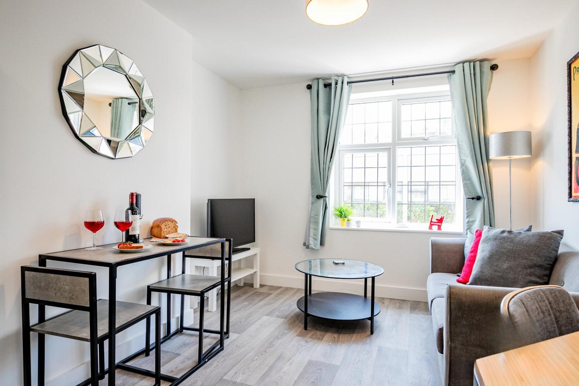 Host & Stay - Croydon Road Apartments เคเทอร์แฮม ภายนอก รูปภาพ